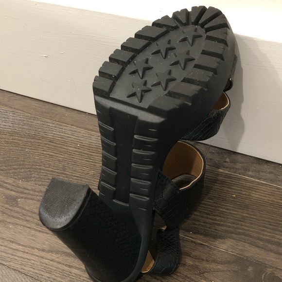 Steve Madden Platform Open Toe Pump - Picture 3 of 3